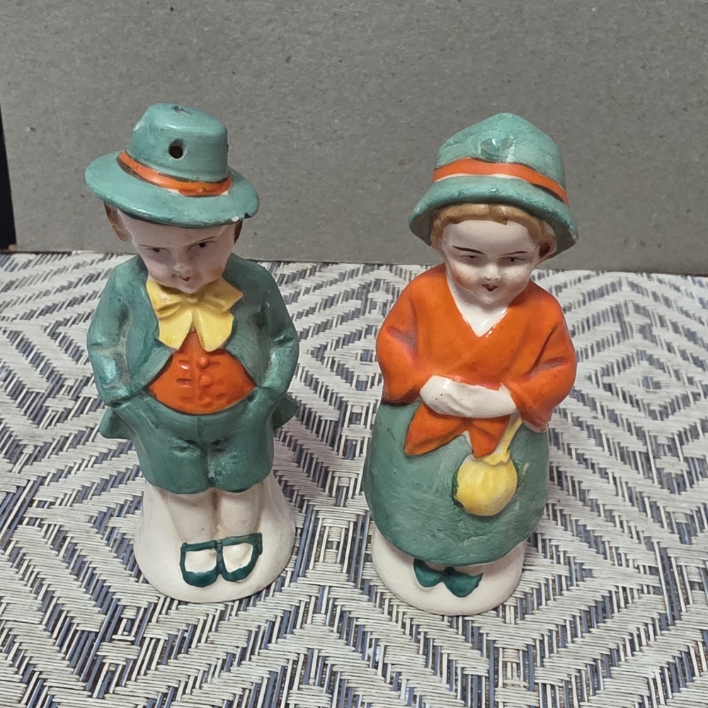 Vtg Irish Couple Male Female Salt Pepper Shaker
